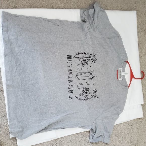 Magical grey t-shirt - Picture 3 of 5